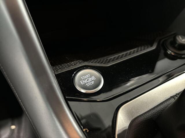 Volkswagen T-Roc 1.5 TSI 150pk DSG Life Edition · Apple/Android Car Play · Camera · Keyless · Navigatie · P-Sensoren · Park Assist · 17'' Inch · Garantie t/m Februari 2027