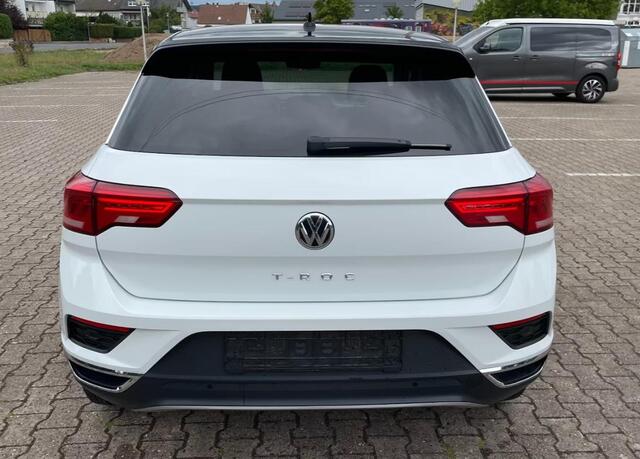 Volkswagen T-Roc 1.5 TSI ADAP CRUISE STOELVERW. AFN. TREKHAAK