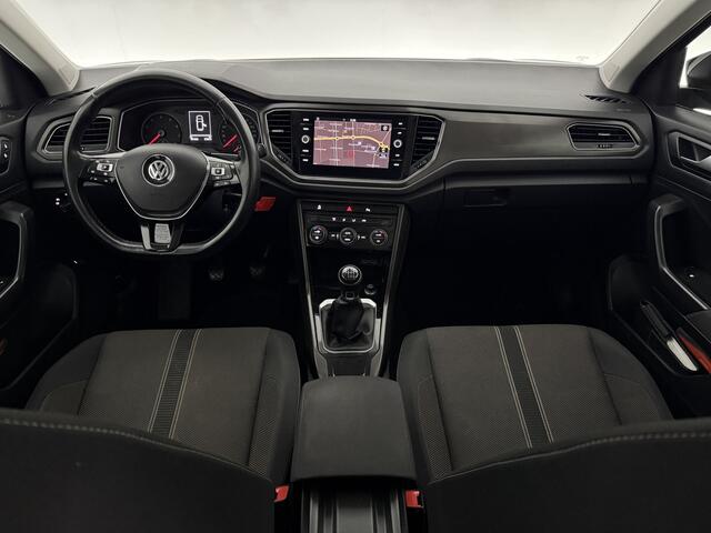Volkswagen T-Roc TSI Style Business | Camera | Carplay | LED | Trekhaak | Adaptive-Cruise | Parkeersens. | 16"LMV