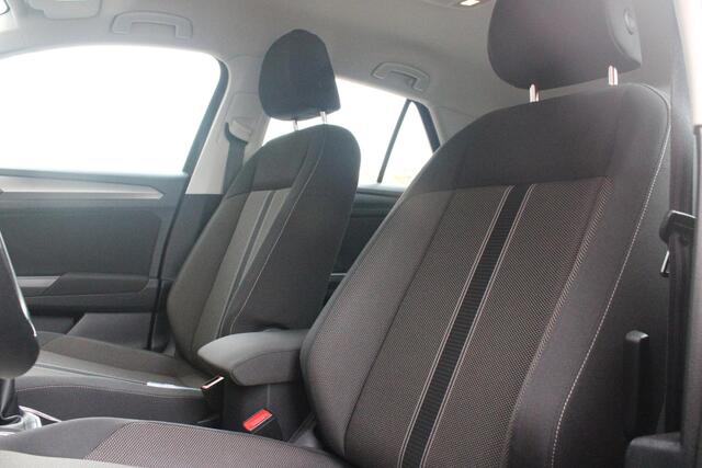 Volkswagen T-Roc 1.0 TSI 110PK STYLE BUSINESS | STOEL VERWARMING | CLIMATE CONTROL | ALL SEASON BANDEN | APPLE CARPLAY/ANDROID AUTO | ADAPTIVE CRUISE CONTROL | LICHTMETALEN VELGEN | DAB+ RADIO | PARKEERSENSOREN VOOR EN ACHTER |