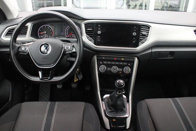 Volkswagen T-Roc 1.0 TSI 110PK STYLE BUSINESS | STOEL VERWARMING | CLIMATE CONTROL | ALL SEASON BANDEN | APPLE CARPLAY/ANDROID AUTO | ADAPTIVE CRUISE CONTROL | LICHTMETALEN VELGEN | DAB+ RADIO | PARKEERSENSOREN VOOR EN ACHTER |