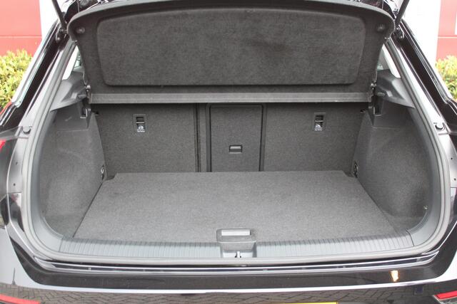 Volkswagen T-Roc 1.0 TSI 110PK STYLE BUSINESS | STOEL VERWARMING | CLIMATE CONTROL | ALL SEASON BANDEN | APPLE CARPLAY/ANDROID AUTO | ADAPTIVE CRUISE CONTROL | LICHTMETALEN VELGEN | DAB+ RADIO | PARKEERSENSOREN VOOR EN ACHTER |