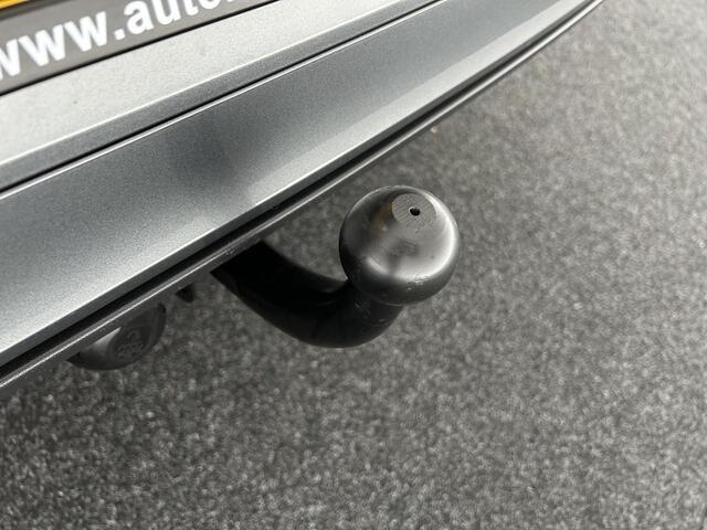 Volkswagen T-Roc 1.5 TSI 150pk DSG R-Line Business Trekhaak Camera Keyless Beats Virtual Cockpit Carplay