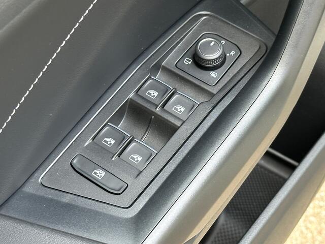 Volkswagen T-Roc 1.5 TSI 150pk DSG R-Line | Camera | Keyless | Elek. Achterklep | Dode hoek | Rijklaar incl. 1 jaar Bovag garantie