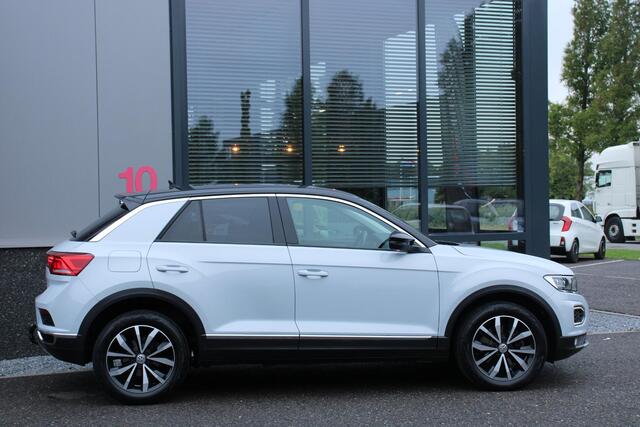 Volkswagen T-Roc 1.5 TSI Sport, VIRTUAL COCKPIT WINTERPAKKET, ACHTERUITRIJCAMERA, PARKEERSENSOREN, NAVI, TREKHAAK
