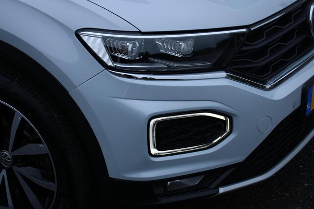 Volkswagen T-Roc 1.5 TSI Sport, VIRTUAL COCKPIT WINTERPAKKET, ACHTERUITRIJCAMERA, PARKEERSENSOREN, NAVI, TREKHAAK