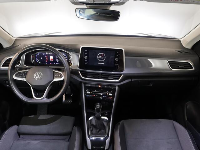 Volkswagen T-Roc 1.5 TSI Style 150 PK DSG | Trekhaak afneembaar | Navigatie | Stoel verwarming en massage | Alcantara |