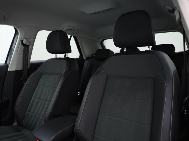 Volkswagen T-Roc 1.5TSI/150PK Style DSG · Navigatie · Apple Car Play · Trekhaak · Garantie tot november 2026