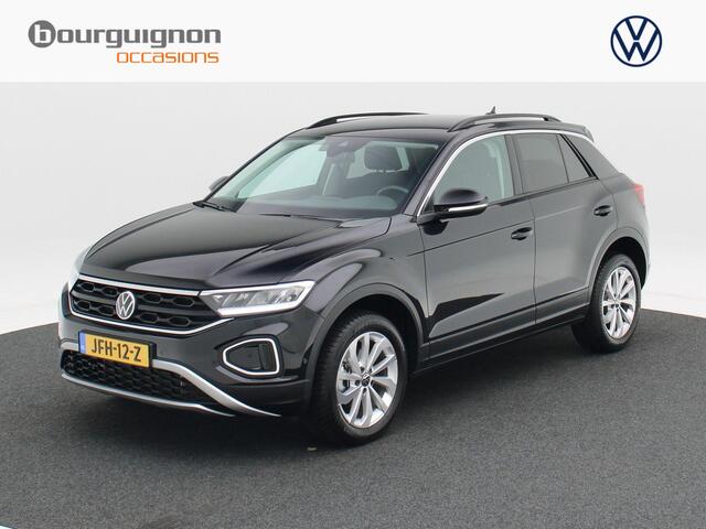 Volkswagen T-Roc 1.5 TSi 150 Pk Automaat Life Edition | Carplay | Camera | Adaptive Cruise | Parkeersensoren | Stoel Verwarming | Navigatiesysteem | 17 Inch | 10.421 Km!