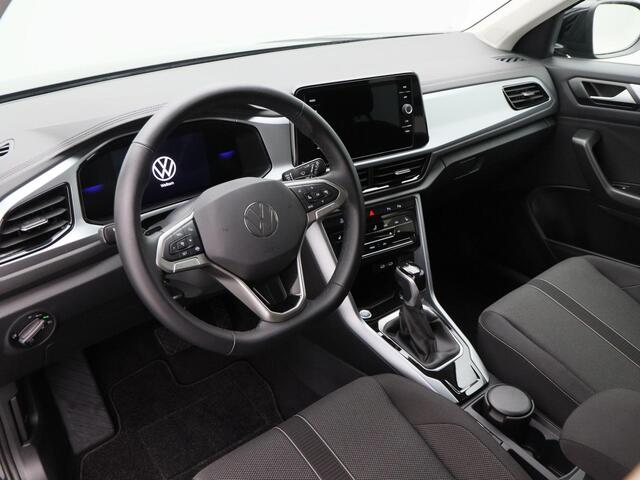 Volkswagen T-Roc 1.5 TSi 150 Pk Automaat Life Edition | Carplay | Camera | Adaptive Cruise | Parkeersensoren | Stoel Verwarming | Navigatiesysteem | 17 Inch | 10.421 Km!