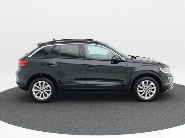 Volkswagen T-Roc 1.5 TSi 150 Pk Automaat Life Edition | Carplay | Camera | Adaptive Cruise | Parkeersensoren | Stoel Verwarming | Navigatiesysteem | 17 Inch | 10.421 Km!