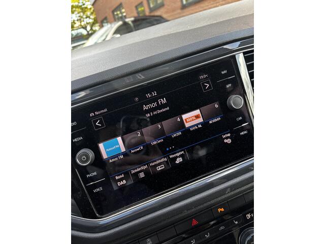 Volkswagen T-Roc 1.5 TSI Sport Sfeerverlichting Trekhaak Camera DSG automaat