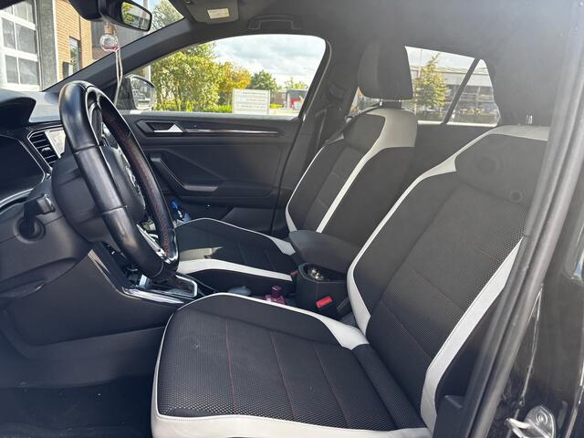 Volkswagen T-Roc 1.5 TSI Sport Sfeerverlichting Trekhaak Camera DSG automaat