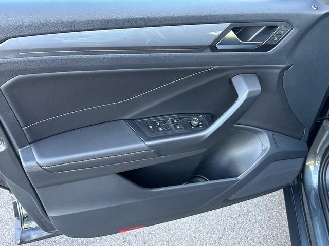 Volkswagen T-Roc 1.5 TSI 150pk DSG Style | Trekhaak | Navi | IQ light | Adapt. Cruise | Rijklaar incl. garantie