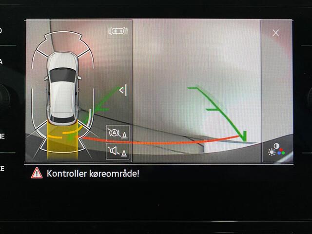 Volkswagen T-Roc 1.5 TSI Life Edition 2x R line edition Camera IQ-light/Matrix ACC Navigatie 17inch Virtual Cockpit Apple carplay