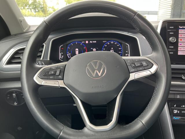Volkswagen T-Roc 1.5 TSI Style / Panorama dak / Cockpit Pro / IQ light / Stoel verwarming / Camera
