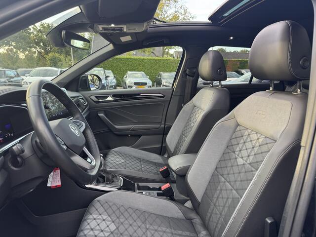 Volkswagen T-Roc 1.5 TSI R-Line Business / Panoramadak / Camera / Navigatie / Blackpack / 19'' / DAB / Stoelverwarming / ACC