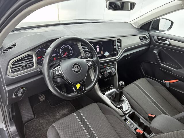 Volkswagen T-Roc 1.0 TSI Style / Navi / Adap-cruise / Trekhaak / Roofrail / Lmv 16" / Multimedia / Apk 02-2026