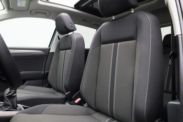 Volkswagen T-Roc 1.0 TSI 110 pk Style Business | Panoramadak | Achteruitrijcamera | Navigatie | Stoelverwarming | Adaptive Cruise