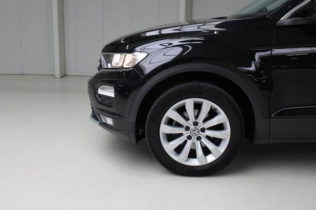 Volkswagen T-Roc 1.0 TSI Style Business Navigatie | Achteruitrijcamera | 17" Velgen | Stoelverwarming