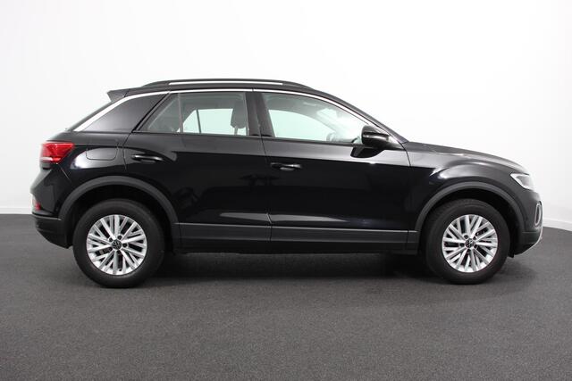 Volkswagen T-Roc 1.5 TSI 150pk DSG Life | Navigatie | Apple Carplay/Android Auto | Parkeersensoren | Camera | Adaptive Cruise Control | Park Assist | Stoelverwarming | Ledverlichting voor | Virtual Cockpit | Climate Control