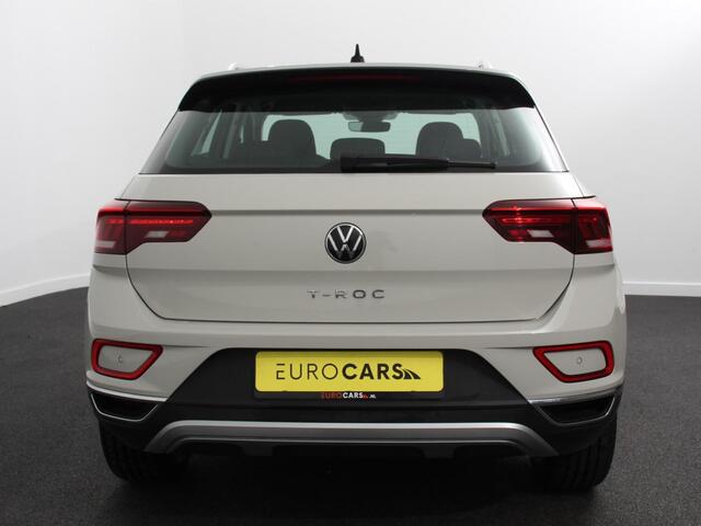 Volkswagen T-Roc 1.5 TSI 150pk DSG Style Edition Navigatie Apple Carplay/Android Auto Camera Parkeersensoren Adaptive Cruise Control Dodehoek Assistent Elektrische achterklep Stoel- en stuurverwarming Full Led Climate Control Lichtmetalen velgen