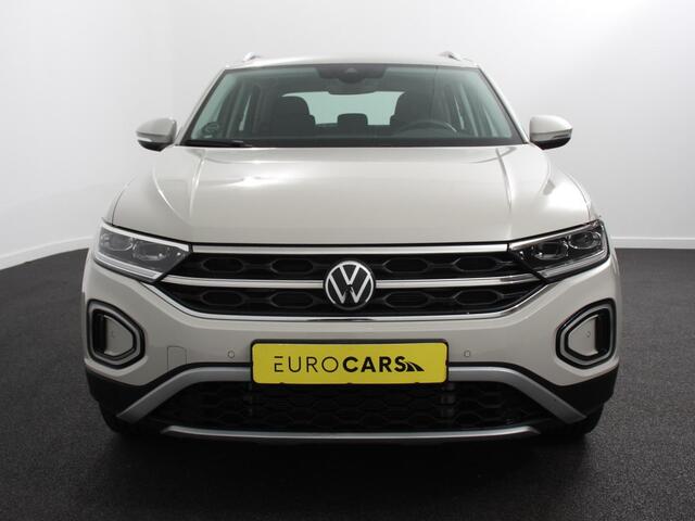 Volkswagen T-Roc 1.5 TSI 150pk DSG Style Edition Navigatie Apple Carplay/Android Auto Camera Parkeersensoren Adaptive Cruise Control Dodehoek Assistent Elektrische achterklep Stoel- en stuurverwarming Full Led Climate Control Lichtmetalen velgen