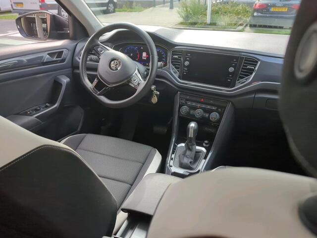 Volkswagen T-Roc 1.5 TSI Automaat Sport | Camera | 17" velgen | LED verlichting |