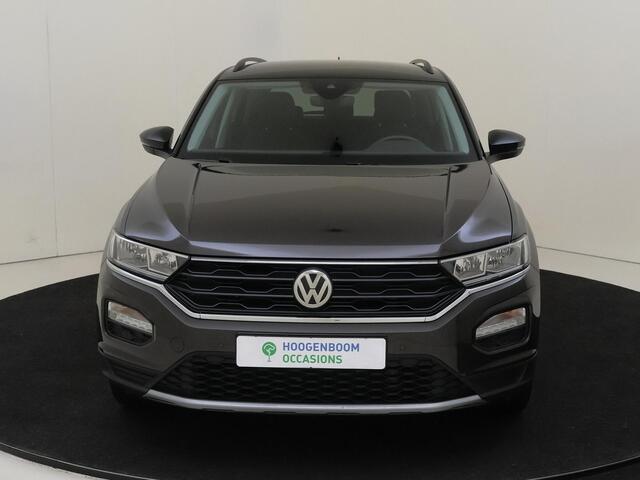 Volkswagen T-Roc 1.5 TSI Style | Navigatie | Parkeerassistent | Adaptieve cruise control | CarPlay | Elektrisch inklapbare buitenspiegels | Parkeersensoren |