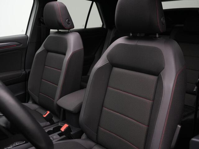 Volkswagen T-Roc 1.5 TSI 150 pk DSG Sport Business R / R-Line | Panoramadak | Trekhaak | Stuur-/stoelverwarming | Achteruitrijcamera