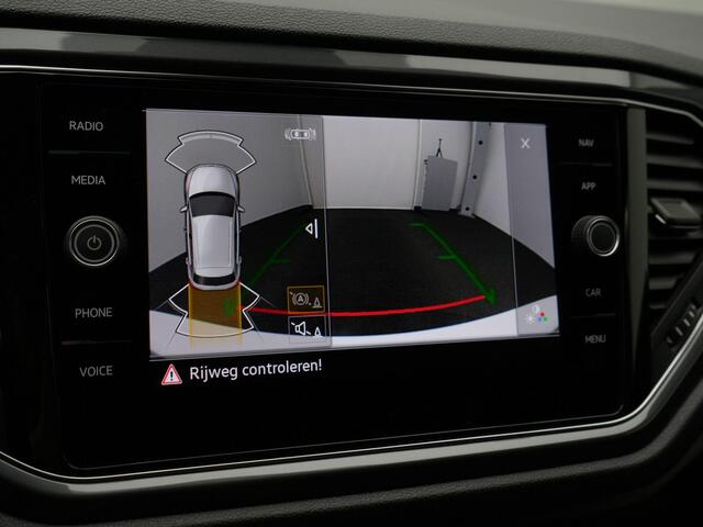 Volkswagen T-Roc 1.5 TSI 150 pk DSG Sport Business R / R-Line | Panoramadak | Trekhaak | Stuur-/stoelverwarming | Achteruitrijcamera