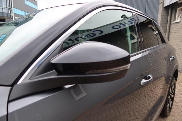 Volkswagen T-Roc 1.5 TSI STYLE , NAVI, APPLE CARPLAY, TWO TONE...