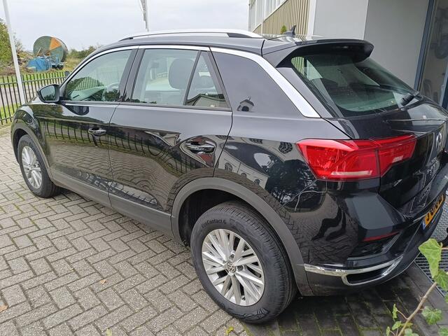 Volkswagen T-Roc 1.5 TSI Style Business | Airco | Trekhaak | Adaptieve cruise control |