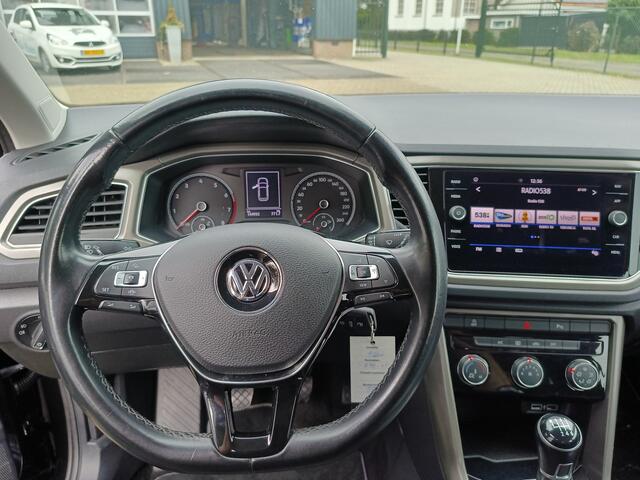 Volkswagen T-Roc 1.5 TSI Style Business | Airco | Trekhaak | Adaptieve cruise control |