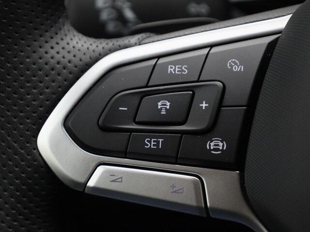 Volkswagen T-Roc 1.5TSI/150PK R-Line DSG · Apple/Android Car Play · Camera · Trekhaak · Navigatie · Massagefunctie · Stoelverwarming · Garantie tot februari 2027