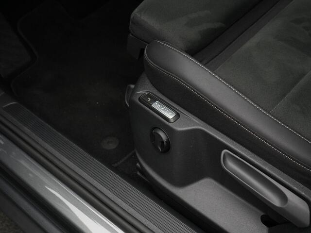 Volkswagen T-Roc 1.5 TSI 150 pk DSG Style | Trekhaak | Navigatie | Stoelverwarming | Parkeersensoren voor/achter