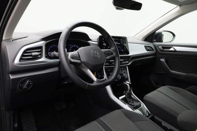 Volkswagen T-Roc 1.5 TSI 150 pk DSG Life | Trekhaak | Stoelverwarming | Carplay | Parkeersensoren voor/achter | Adaptive Cruise