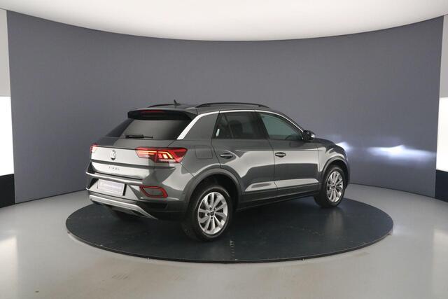 Volkswagen T-Roc Life Edition 1.0 TSI 115pk Adaptive cruise control, Achteruitrijcamera, Stoelverwarming, LED koplampen, Parkeersensoren, Airco, DAB, Radio, App connect