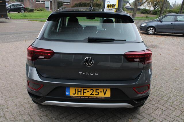 Volkswagen T-Roc 1.5 TSI Apple/Android carplay, Parkeer assistent, NAVI, LED, ACC, Leder, Parkeersensoren, Comfortstoelen, 18" LMV