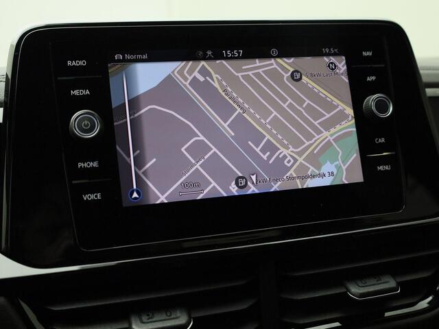 Volkswagen T-Roc 1.5TSI/150PK R-Line Blackstyle DSG · Navigatie · Apple/Android Car Play · Massagefunctie · Garantie tot Januari 2029 of 100000km.