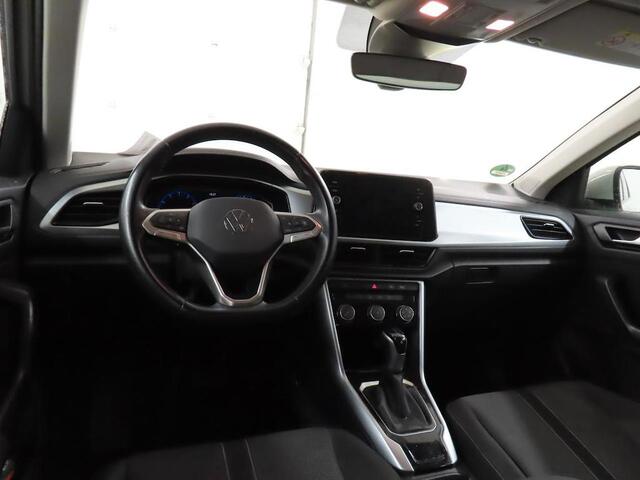 Volkswagen T-Roc 1.5 TSI 150pk DSG Automaat Life Navi Camera Trekhaak Parking pack Digi Dash Dealeronderhouden