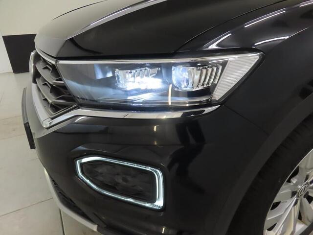 Volkswagen T-Roc 1.5 TSI 150pk Style Half Leer Navi Digi Dash Parkeersensoren Privacy Glass Dealeronderhouden