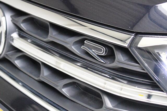 Volkswagen T-Roc 1.5 TSI R-Line Navigatie | Camera | Stoelverwarming | All Season banden