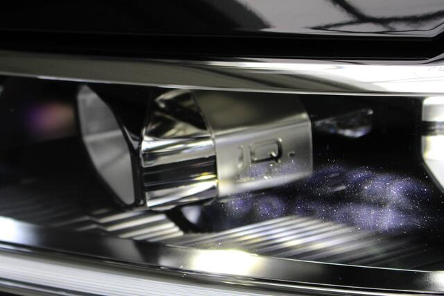 Volkswagen T-Roc 1.5 TSI R-Line Navigatie | Camera | Stoelverwarming | All Season banden