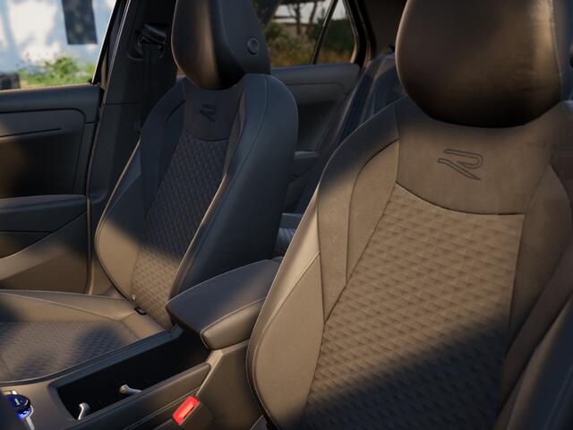 Volkswagen T-Roc R-Line First Edition 1.5 eTSI 150 PK | Trekhaak | 360 Camera | Head-Up | Elektrische Achterklep | Stoel- en Stoelverwarming |