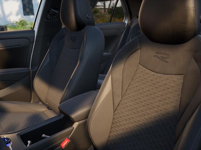 Volkswagen T-Roc R-Line First Edition 1.5 eTSI 150 PK | Trekhaak | 20" Lichtmetaal | head-Up | 360 Camera | Elektrische Achterklep |