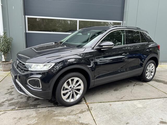 Volkswagen T-Roc 1.5 TSI 150pk DSG Life Edition Navigatie Winterpakket ACC Keyless Camera