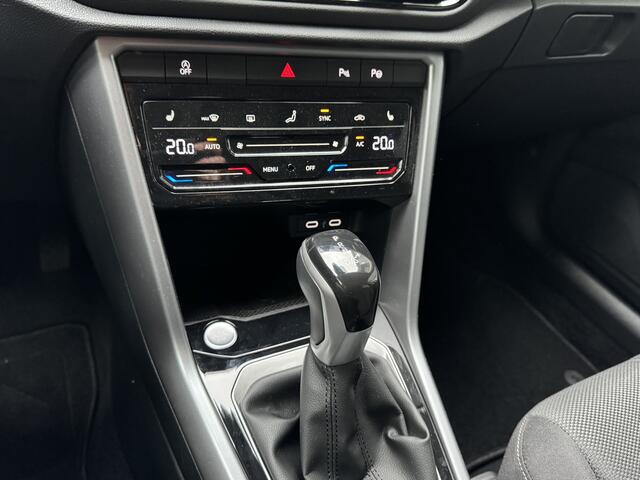 Volkswagen T-Roc 1.5 TSI 150pk DSG Life Edition Navigatie Winterpakket ACC Keyless Camera