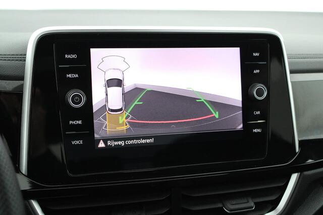 Volkswagen T-Roc 1.5 TSI 150pk DSG R-Line Business+ Panoramadak Trekhaak Camera Matrix Keyless Stoelverwarming