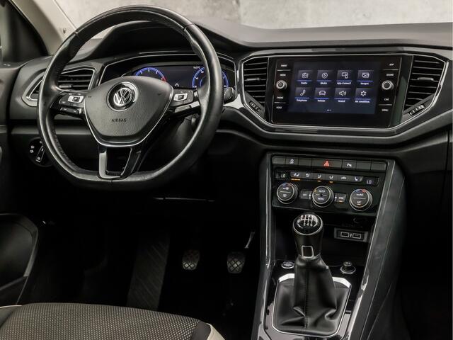 Volkswagen T-Roc 1.5 TSI Sport 150Pk (PANORAMADAK, VIRTUAL COCKPIT, APPLE CARPLAY, STUUR/STOELVERWARMING, LEDER, LED KOPLAMPEN, KEYLESS, ADAPTIVE CRUISE, GETINT GLAS, NIEUWSTAAT)